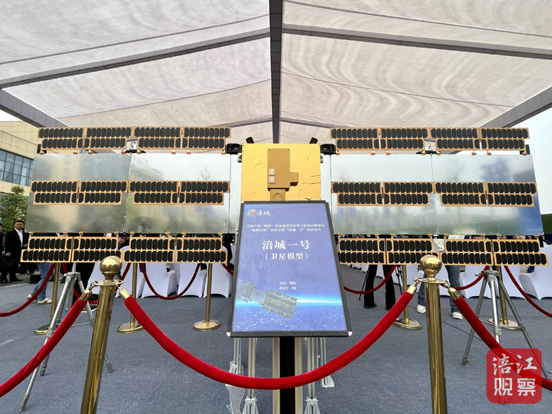 涪城一号卫星模型（涪城区提供图片）.jpg